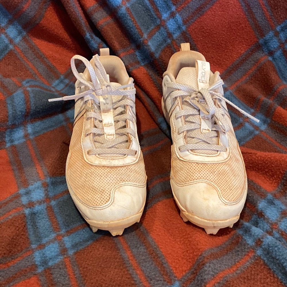 Under Armour molded softball cleats size 7.5